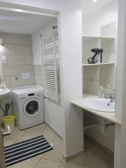 Big Cozy - Skyfall Apartment 3 Bdrm 6 Beds 1&Half Baths 부다페스트 외부 사진