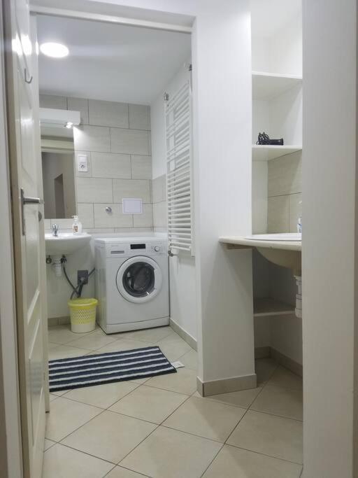 Big Cozy - Skyfall Apartment 3 Bdrm 6 Beds 1&Half Baths 부다페스트 외부 사진