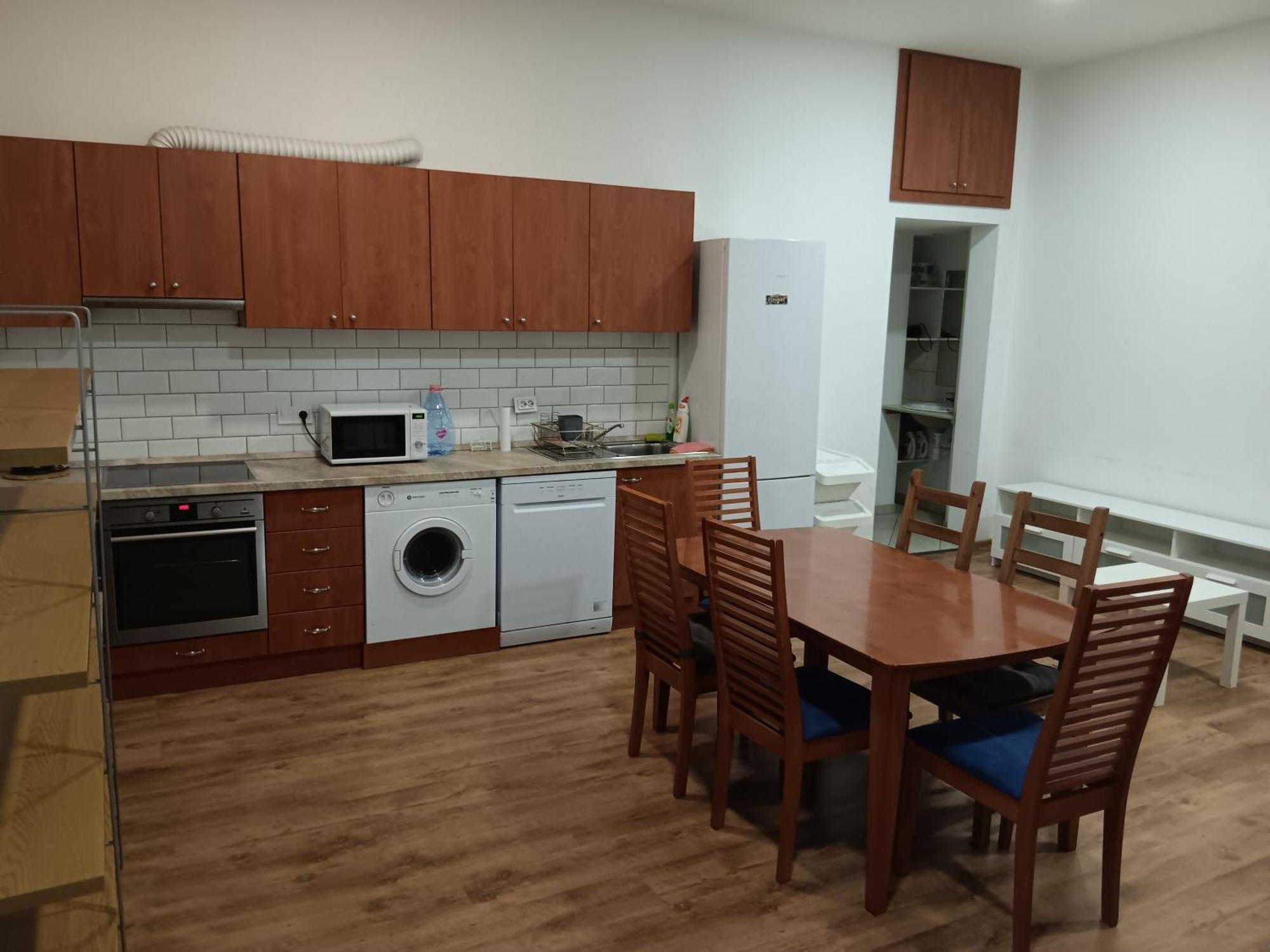 Big Cozy - Skyfall Apartment 3 Bdrm 6 Beds 1&Half Baths 부다페스트 외부 사진